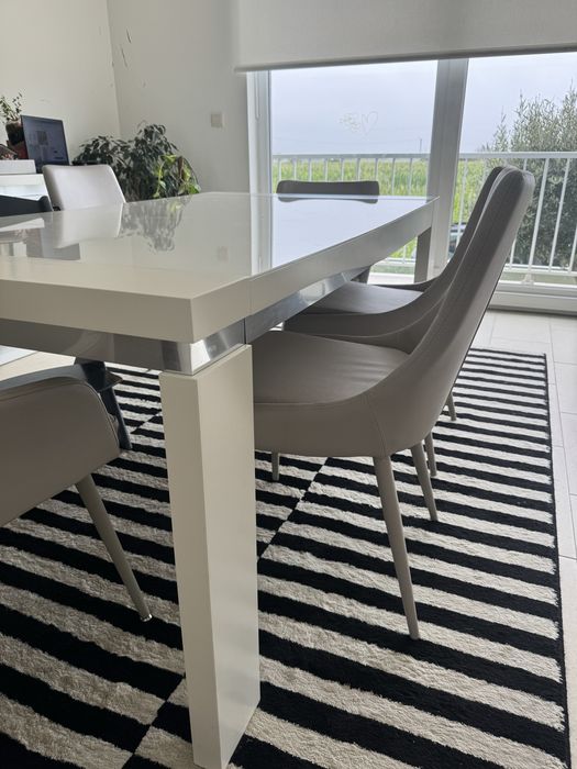 Mesa de sala branca