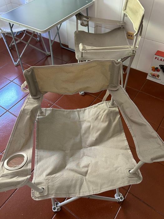 Mesa com duas cadeiras