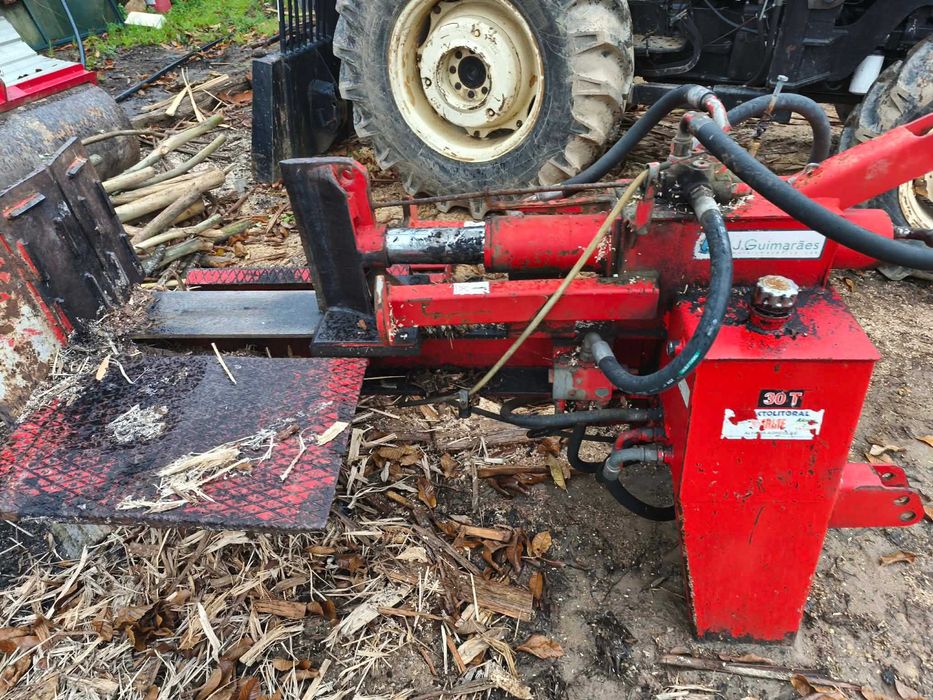 Rachador de lenha 30 toneladas com elevador