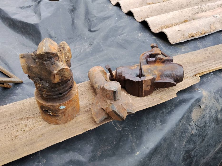 Буровые коронки, тиски