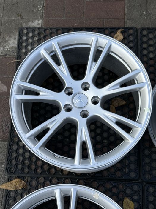 Оригінальні диски tesla model y модел вай гарний стан 5 114,3 r19