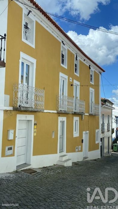 Moradia geminada T6 em Galveias de 379 m2