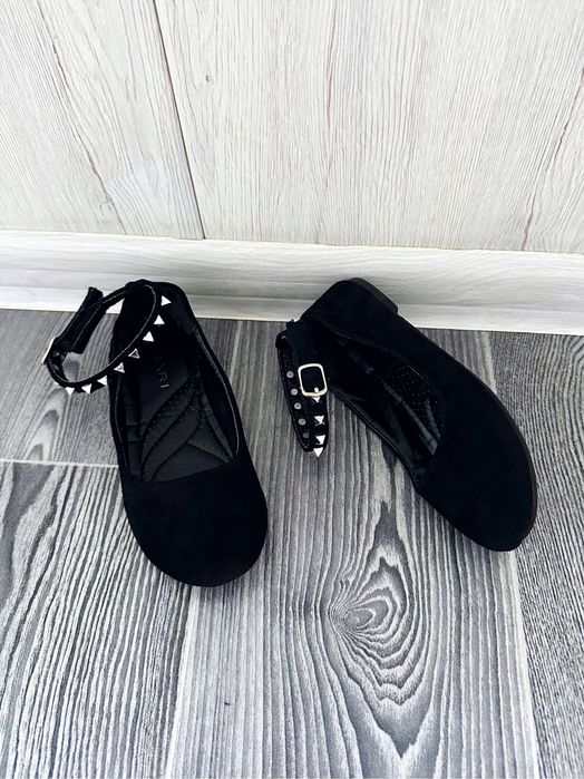 Детские, замшевые туфли на девочку (17 см); чёрные балетки 28 размер