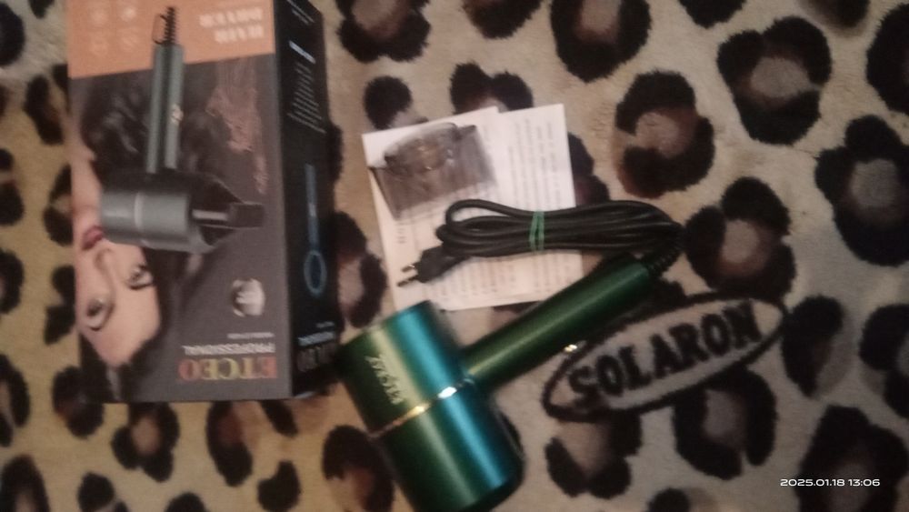 Фен со щёткой фирмы ETCEO