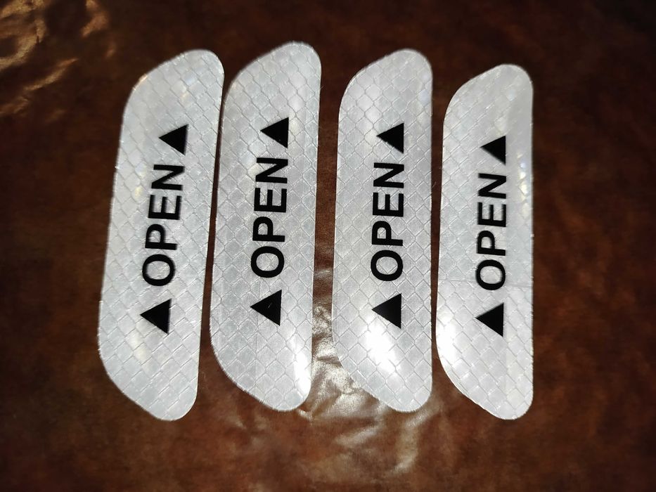 Світловвдбивпючі наклейки на автомобіль двері