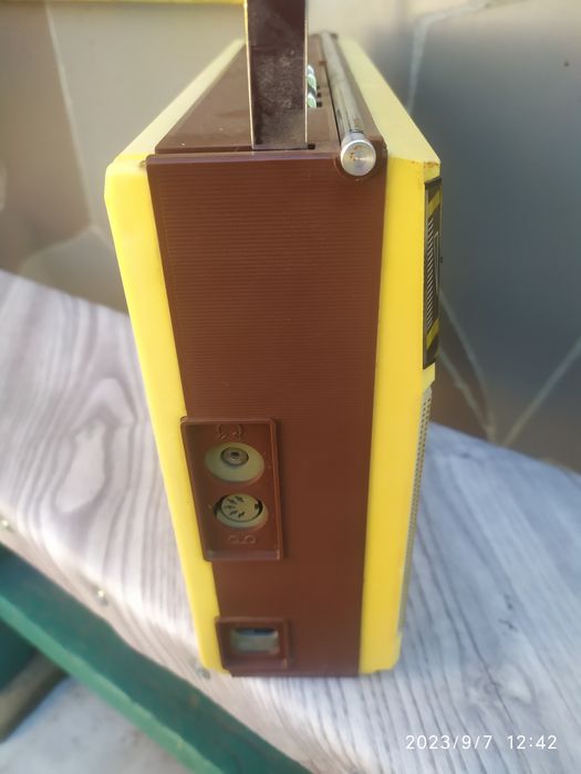 Приемник радиовещательный VEF