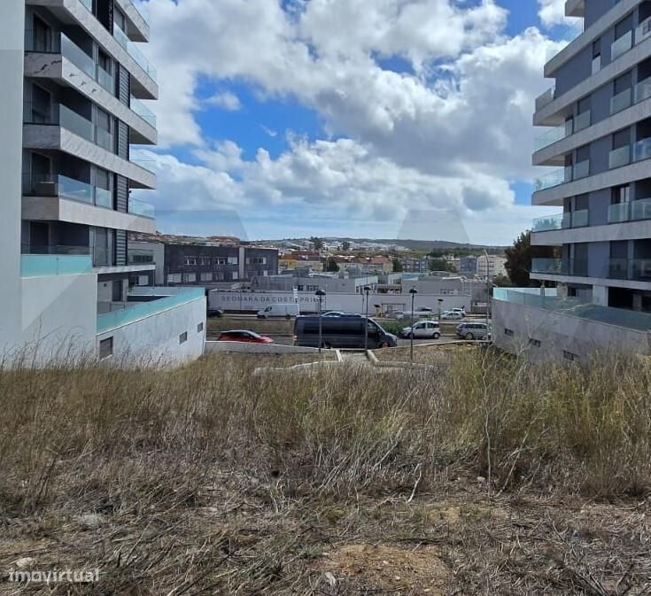 Lote de terreno com projeto aprovado e licença a pagamento na Amadora