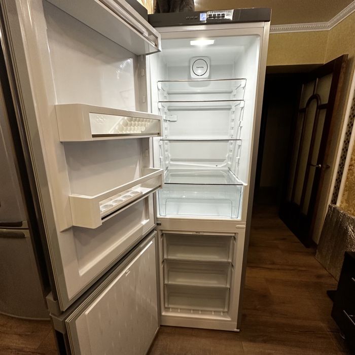 Продам  два разных холодильника