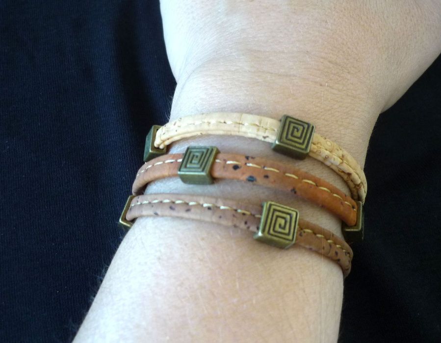 2 Pulseiras: uma de Cortiça e Metal/ outra Pulseira Unissexo Cabedal