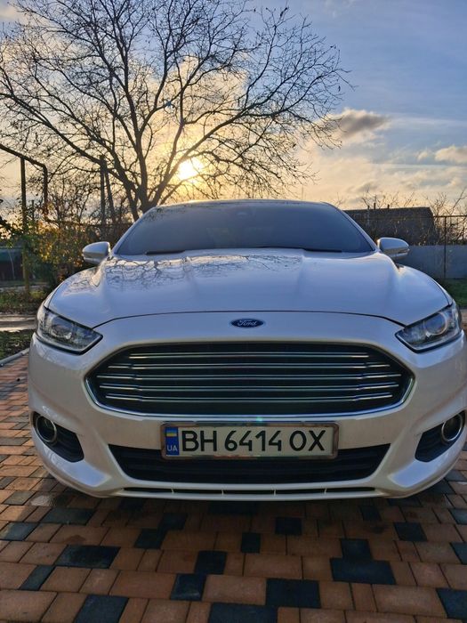 Ford fusion 2013 год.