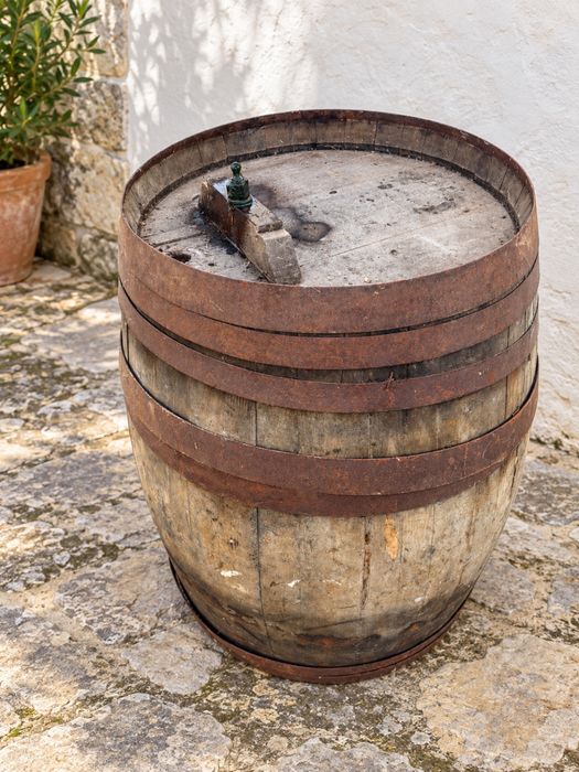 Pipa / barril antigo em madeira — decoração rústico ou restauro