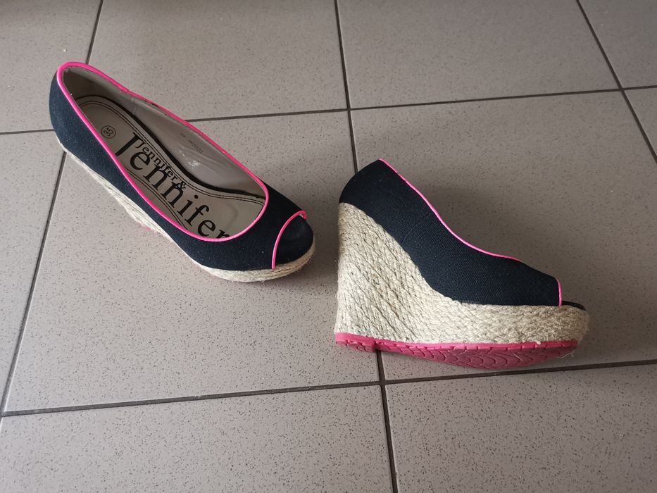 Botki czarne odkryte palce na wysokiej plecionej koturnie platformie