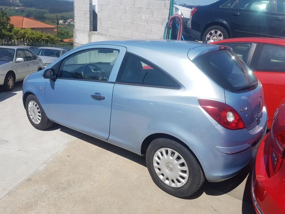 Opel Corsa 2009 para peças