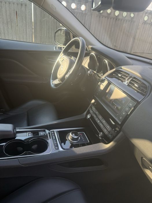 Jaguar F-Pace 2016