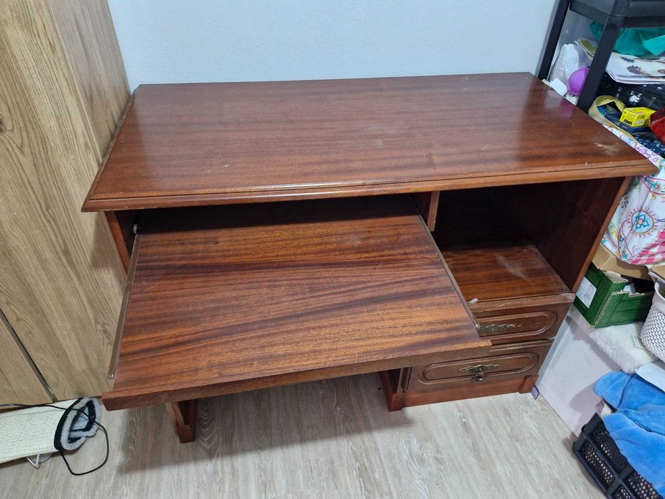 Secretaria de quarto/ bom estado