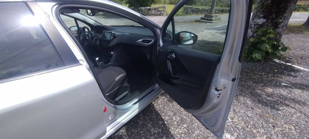 Peugeot 208 stily 1.6 bluehdi