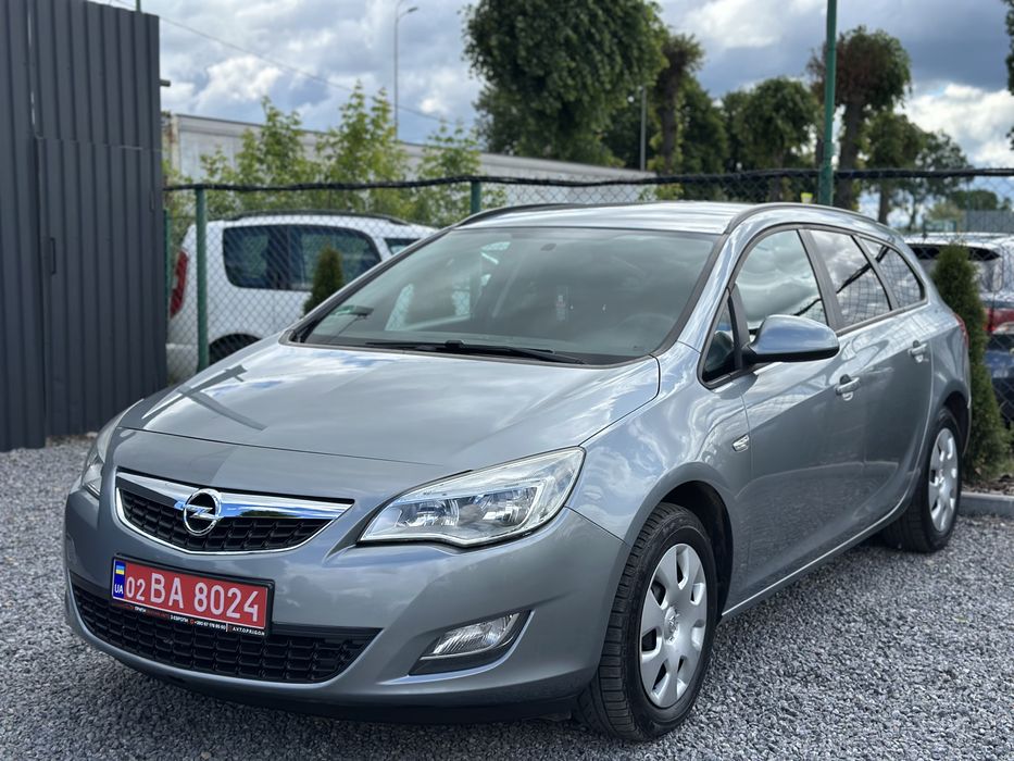 Продам Opel Astra J 2011