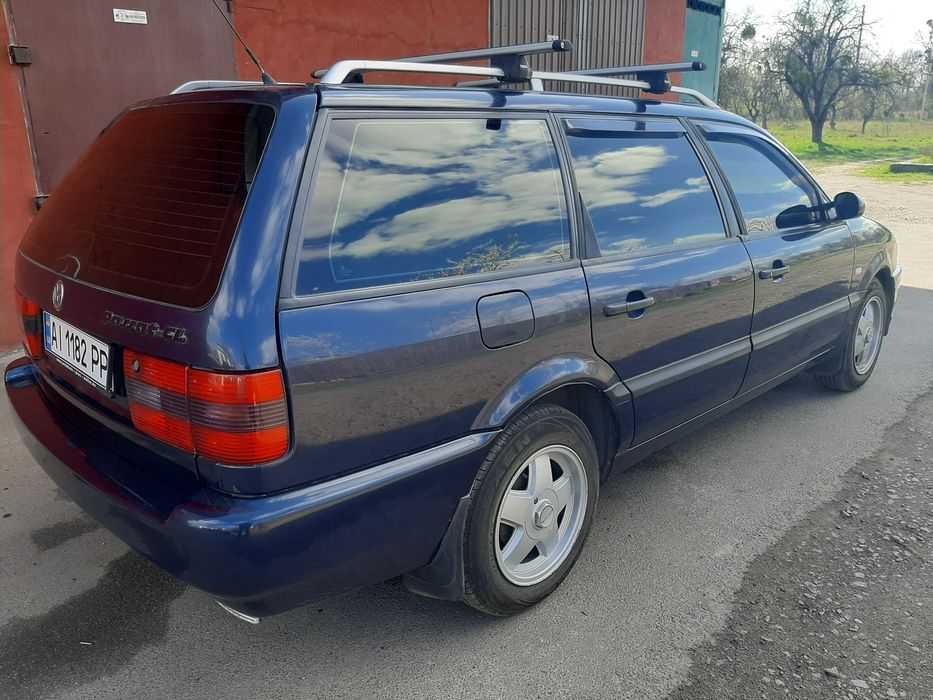 Фольцваген Б4 синій