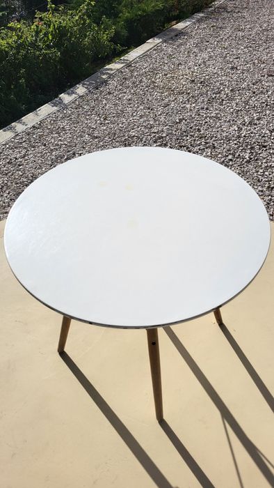 Mesa redonda branca