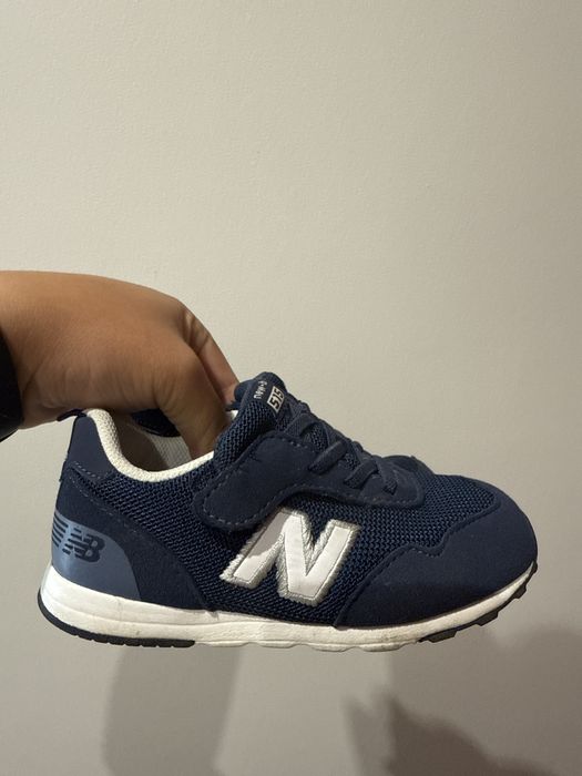 Sapatilhas azuis New Balance tamanho 26