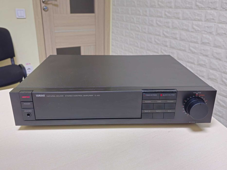 Аудіо PreAMP YAMAHA C-60 попередній підсилювач