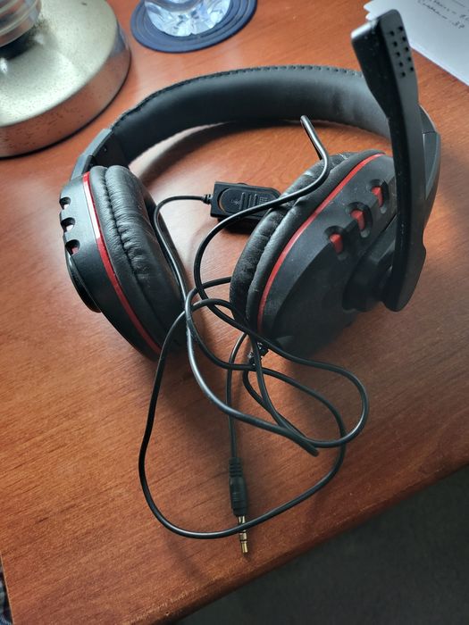 Phones Headsets .