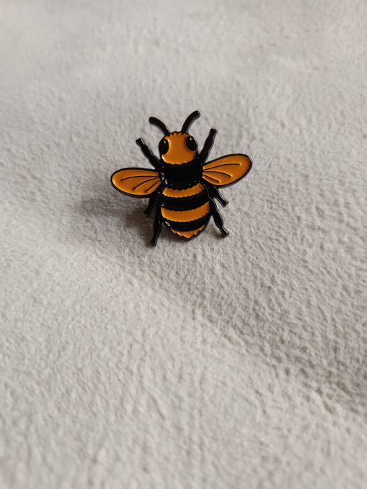 Pin, przypinka, broszka pszczoła, pszczółka
