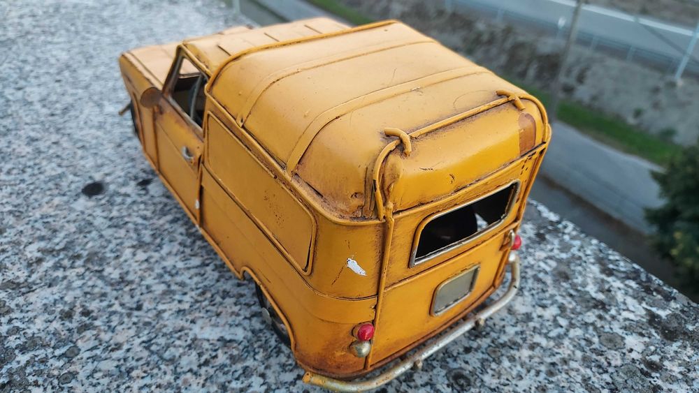 Vende 4 L amarelo chapa
