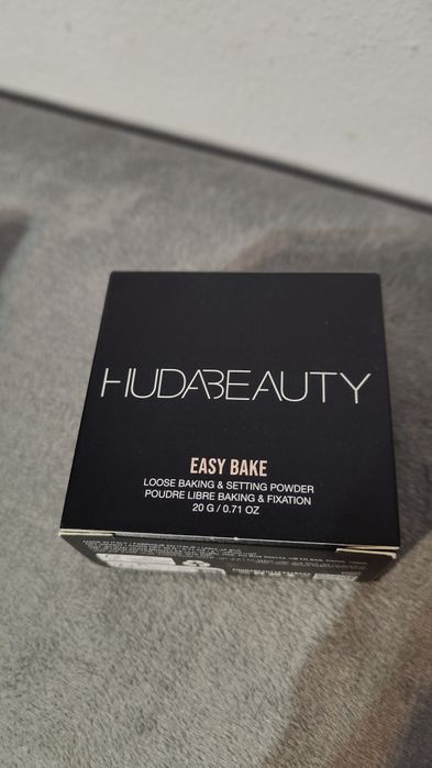Huda Beauty Easy Bake puder Pound Cake