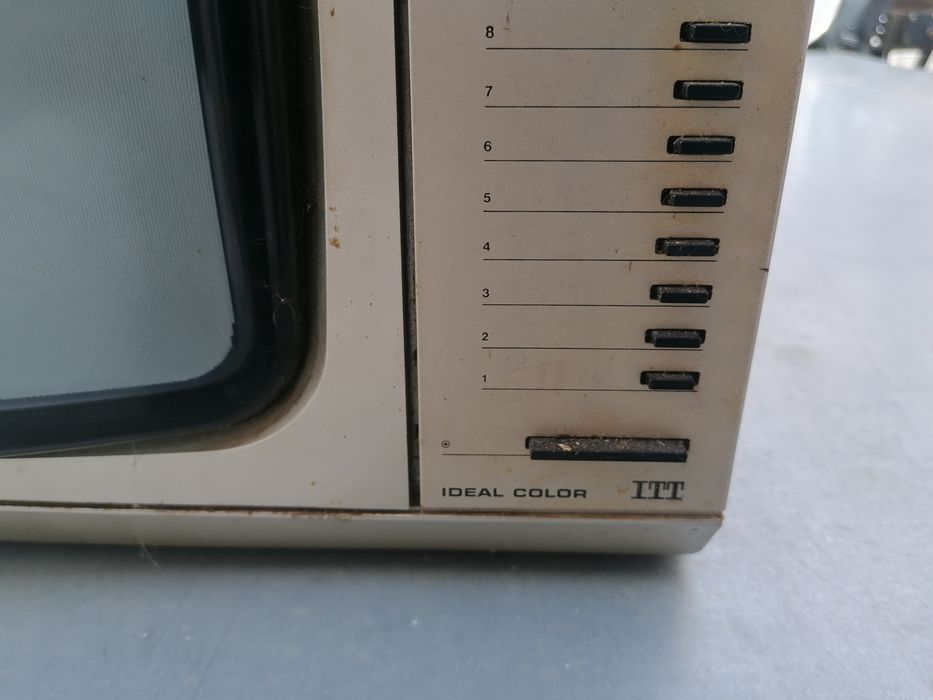 Old television - does not work64585126504066121