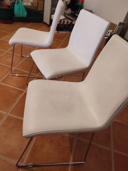 2 Cadeiras em napa branca