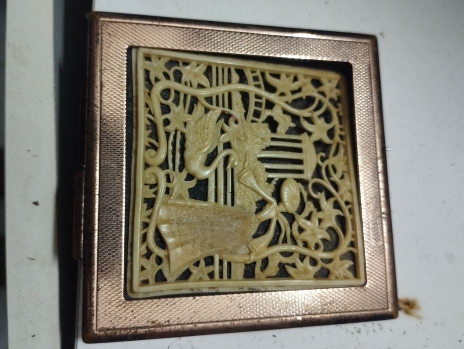 Caixa de pó de arroz antiga