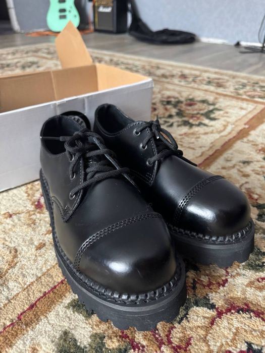 Шкіряні туфлі Grinders