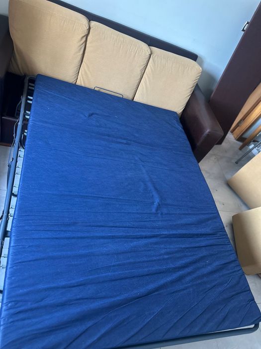 Sofá Cama casal 3 lugares em pele funcionando perfeitamente