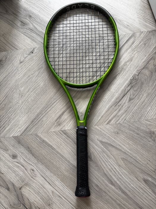 Wilson Blade Feel 103 - lekka dla kobiety