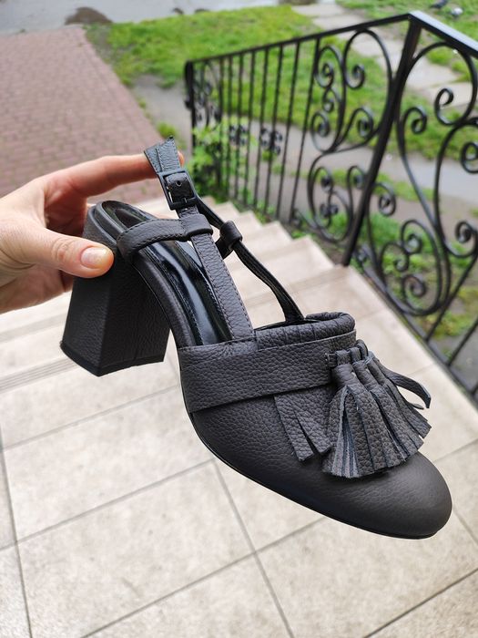 Туфлі босоніжки з натуральної шкіри фірми Vif