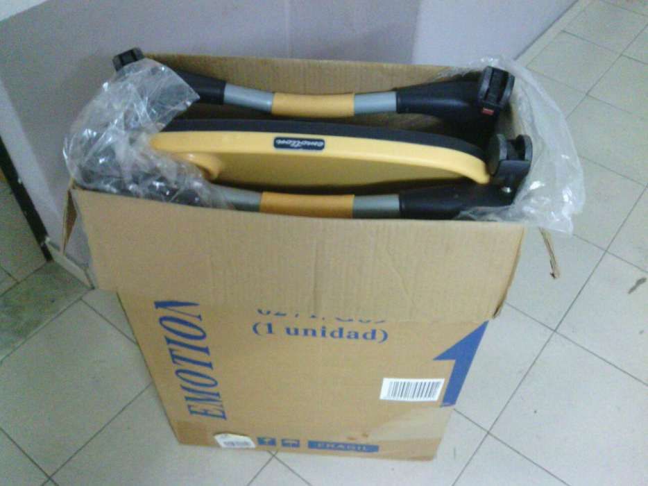 Cadeira de Alimentação reclinável e ajustável em altura (pra despachar