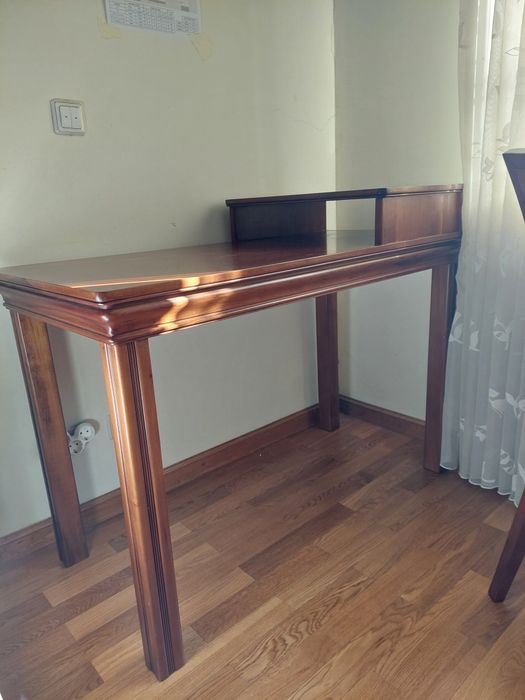 Conjunto de secretária e cadeira