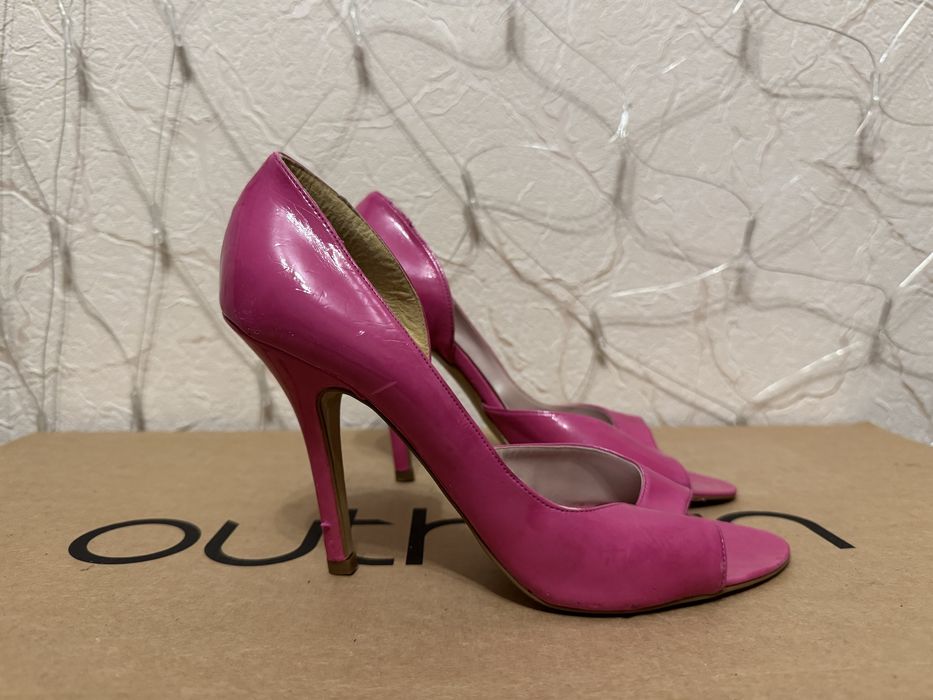 Продам жіночі рожеві туфлі