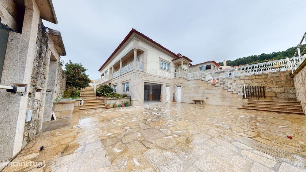 Moradia T5 para venda