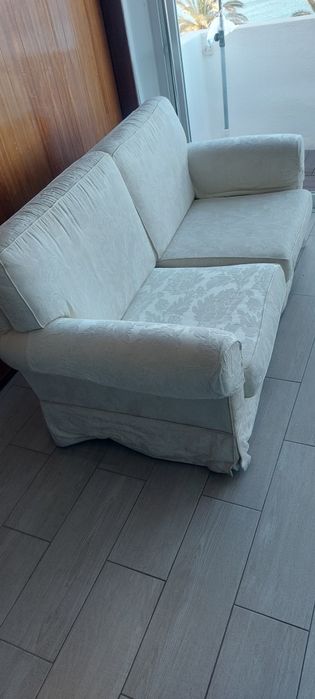 Sofá classico 2 lugares bonito e confortavell