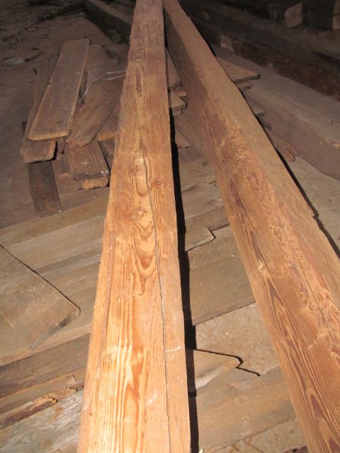 Stare belki ciosane stare deski ciosane ciete z bala stare drewno