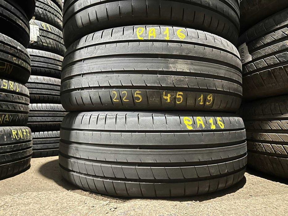 Шини б/у ЛІТО 225/45 R19 Goodyear Eagle F1 70% комплект R19 EA16-22