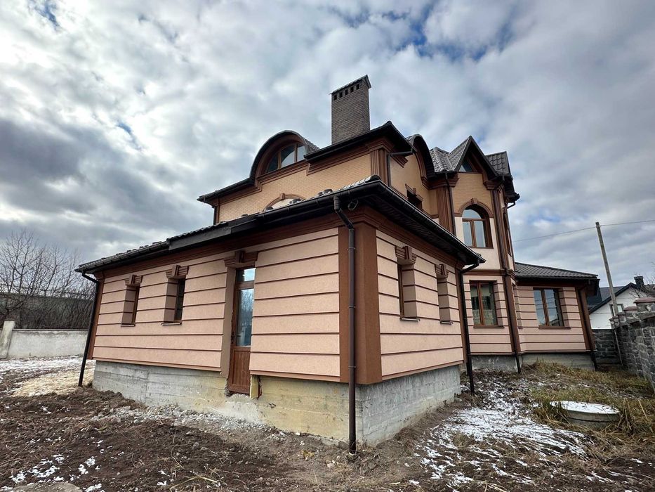 Будинок по вул.Юності з ділянкою 18 сот.