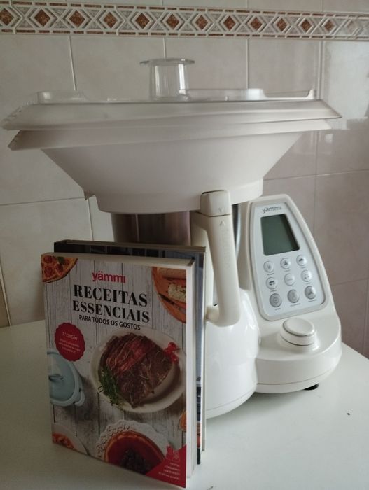 Vendo yammy 2 como nova pouco uso. Tem 2 livros de receitas