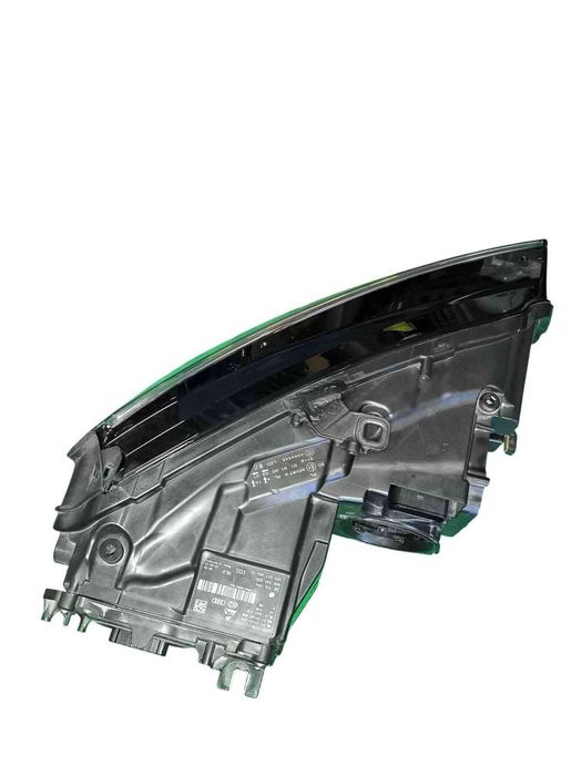 Ótica / Farol Esquerdo AUDI A8 D4