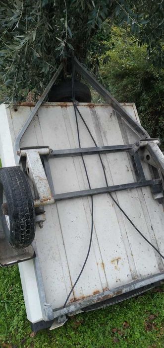 Atrelado carro a circular