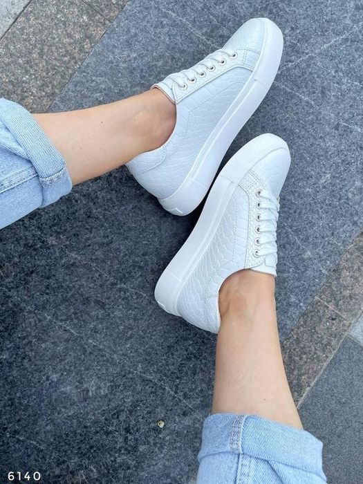 Базові шкіряні білі кеди