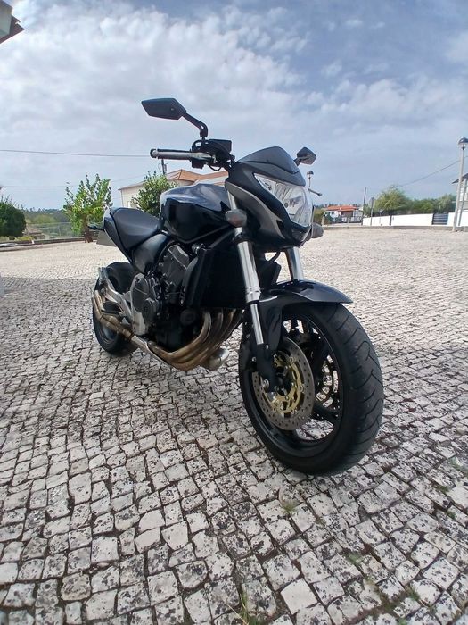 Honda hornet preta Brilhante