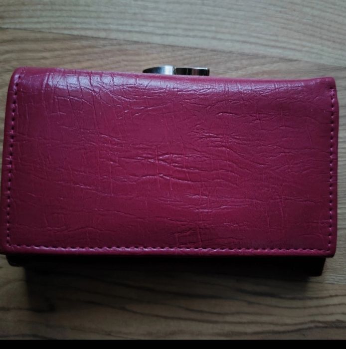 Portfel damski uszkodzony